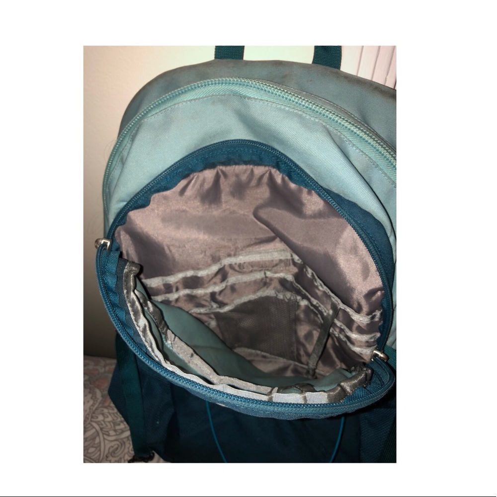 North face back pack - Picture 4 of 4